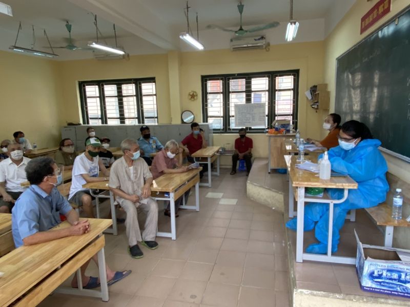 Điểm tiêm vaccine tại phường Đội Cấn sáng 12/9 tiêm cho người cao tuổi