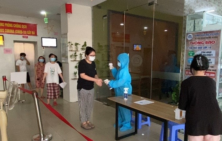 Tiêm vaccine tại chung cư Hoàng Gia