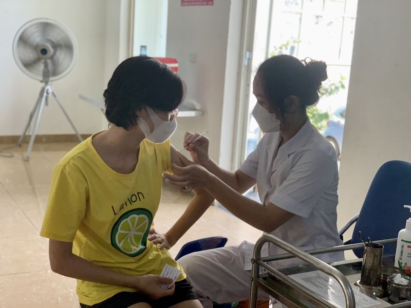 Nhiều người dân chưa được tiêm trước đó háo hức đi tiêm phòng Covid-19 để bảo vệ sức khoẻ bản thân và gia đình