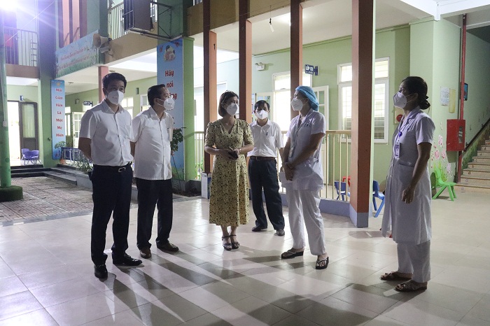 đoàn công tác của UBND Quận do đồng chí Nguyễn Huy Cường - Phó Bí Thư Quận ủy, Chủ tịch UBND quận làm Trưởng đoàn đã đi kiểm tra công tác tiêm phòng Covid-19 và xét nghiệm diện rộng trên địa bàn quận Nam Từ Liêm