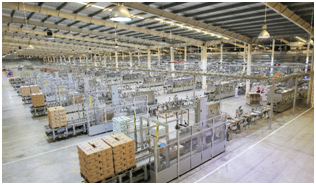 Vinamilk sở hữu hệ thống nh&agrave; m&aacute;y quy m&ocirc; lớn với c&ocirc;ng nghệ hiện đại, vận h&agrave;nh theo c&aacute;c ti&ecirc;u chuẩn quốc tế