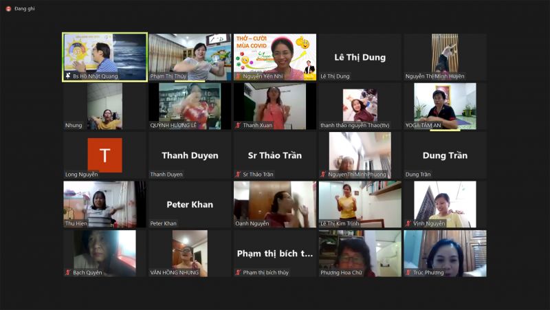 Rất nhiều th&agrave;nh vi&ecirc;n từ khắp ba miền Bắc - Trung - Nam tham gia buổi toạ đ&agrave;m chia sẻ phương ph&aacute;p yoga cười vượt qua đại dịch
