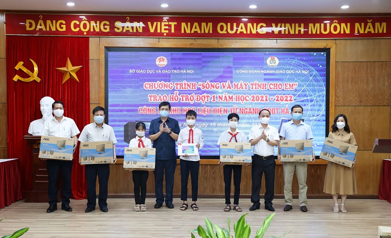 Chương trình đã chia sẻ khó khăn, hỗ trợ nhiều học sinh có thiết bị để học tập trong bối cảnh dịch Covid-19