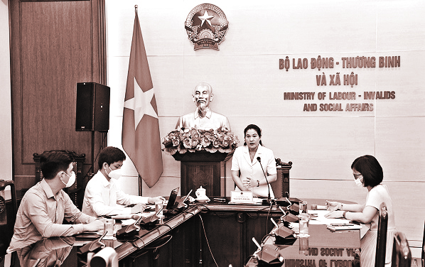 Thứ trưởng Bộ Lao động - Thương binh v&agrave; X&atilde; hội Nguyễn Thị H&agrave; ph&aacute;t biểu tại Hội nghị tổng kết Chiến lược quốc gia về b&igrave;nh đẳng giới giai đoạn 2011-2020 v&agrave; triển khai Chiến lược quốc gia về b&igrave;nh đẳng giới giai đoạn 2021-2030, ng&agrave;y 12/8/2021. (ảnh: TTXVN)