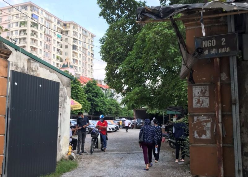 Việc biến tướng đất dự án thành bãi trông xe tại địa chỉ số 2-4 Đội Nhân không chỉ gây mất mỹ quan đô thị mà còn ảnh hưởng đến môi trường và giao thông Việc biến tướng đất dự án thành bãi trông xe tại địa chỉ số 2-4 Đội Nhân không chỉ gây mất mỹ quan đô thị mà còn ảnh hưởng đến môi trường và giao thông