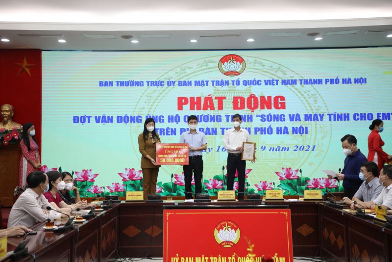 Tiếp nhận những đóng góp của tổ  chức, doanh nghiệp giúp học sinh có hoàn cảnh khó khăn có máy tính để học trực tuyến Tiếp nhận những đóng góp của tổ  chức, doanh nghiệp giúp học sinh có hoàn cảnh khó khăn có máy tính để học trực tuyến