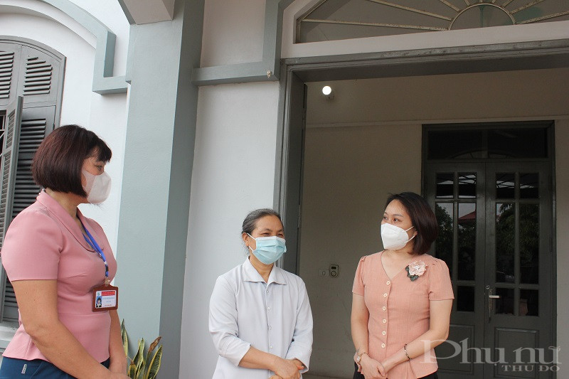 Đồng thời thăm hỏi, động viên và gửi lời chúc sức khỏe tốt đẹp nhất  tới các sơ và những phụ nữ có hoàn cảnh khó khăn