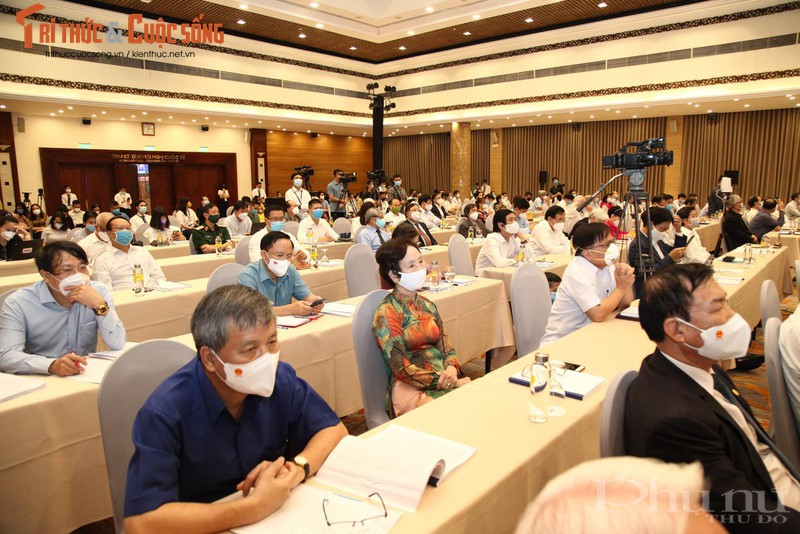 Thủ tướng đ&aacute;nh gi&aacute; cao những sự đ&oacute;ng g&oacute;p của đội ngũ tr&iacute; thức trong c&ocirc;ng cuộc ph&ograve;ng, chống COVIDD-19 thời gian qua.