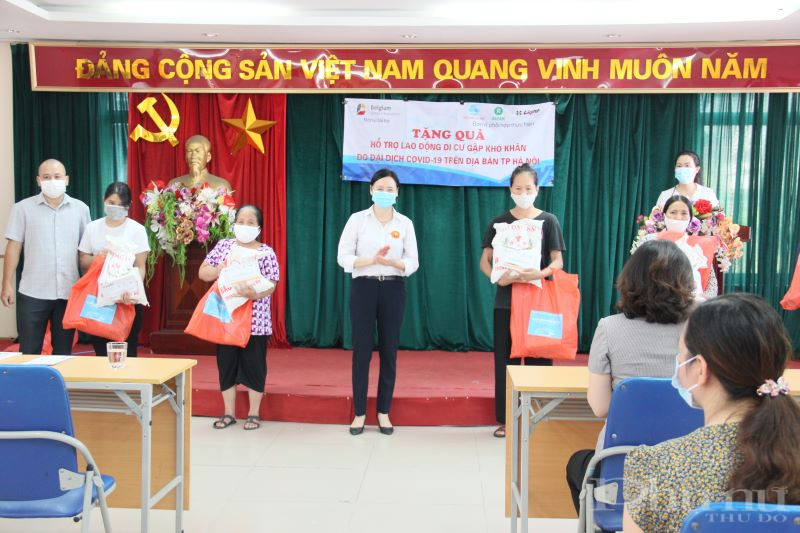 Với mong muốn đồng h&agrave;nh, sẻ chia với phụ nữ di cư kh&oacute; khăn, tới đ&acirc;y Hội LHPN H&agrave; Nội v&agrave; Viện LIGHT sẽ tiếp tục vận động, k&ecirc;u gọi để c&oacute; c&aacute;c hoạt động hỗ trợ tiếp theo.