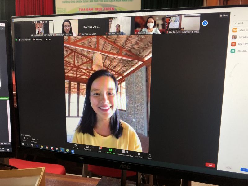 MC Minh Trang - người sáng lập Làng Háo Hức - một địa điểm trải nghiệm giáo dục từ thiên nhiên cho các em nhỏ chia sẻ về cách ứng xử thân thiện với môi trường, tận dụng triệt để các loại rác để tái chế