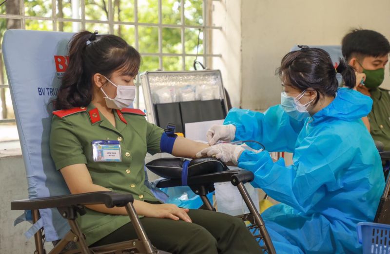 Nhiều học viên mới vào trường cũng tham gia hiến máu Nhiều học viên mới vào trường cũng tham gia hiến máu