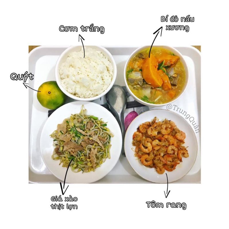 Một trong những bữa cơm cữ mà anh Quân nấu cho vợ (Ảnh: NVCC)