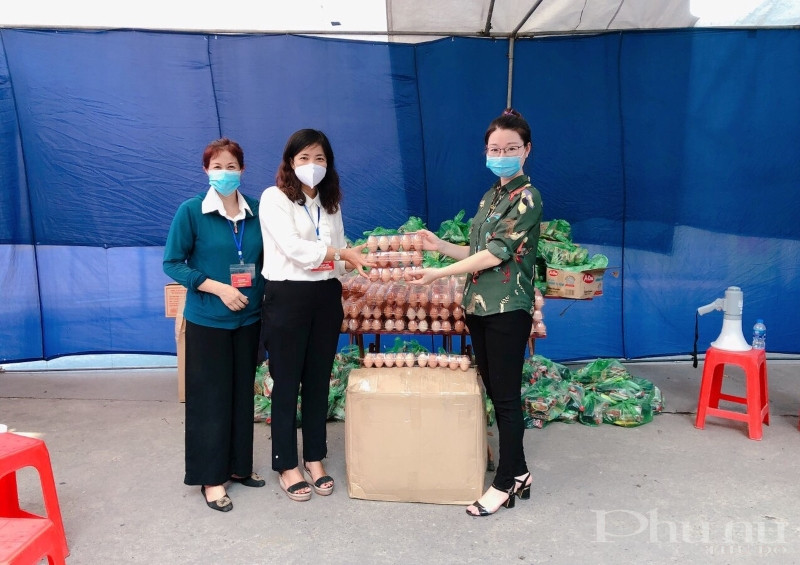 Hội LHPN quận Hoàng Mai trao tặng trứng
