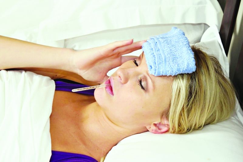 Hỗ trợ hạ sốt sau tiêm vắc-xin bằng phương pháp chườm mát - ảnh 1