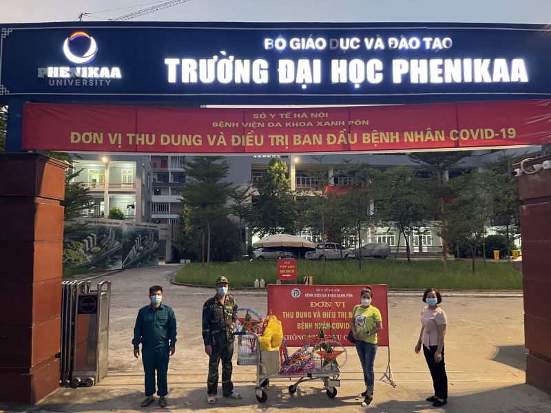 ... và mang đến đơn vị thu dung và điều trị ban đầu bệnh nhân Covid-19 tại trường đại học Phenikaa