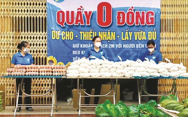 &ldquo;Gian h&agrave;ng 0 đồng&rdquo; của Hội LHPN phường Xu&acirc;n Tảo (quận Bắc  Từ Li&ecirc;m) hỗ trợ người d&acirc;n kh&oacute; khăn