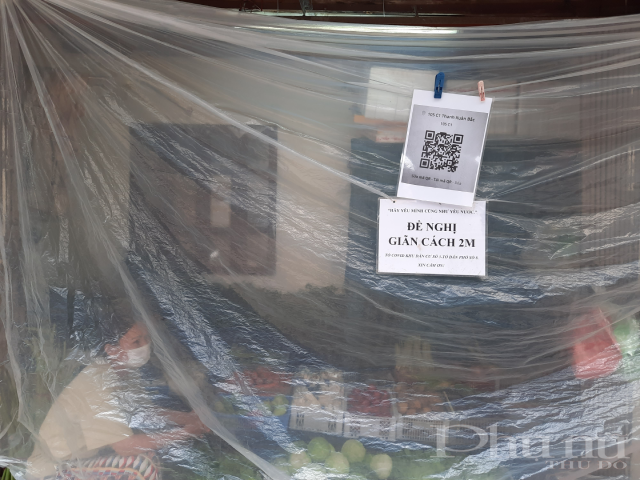 Không chỉ có ni-lông, mã QR, một tấm biển 