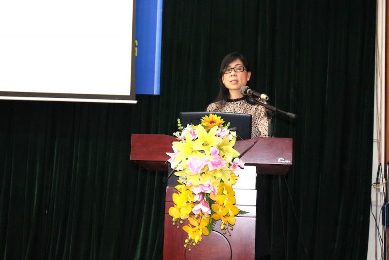 Đồng chí Đào Thị Vi Phương giới thiệu về Văn phòng dịch vụ 1 điểm đến OSSO