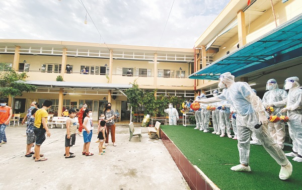 Trung thu vẫn ấm áp nơi cách ly F0