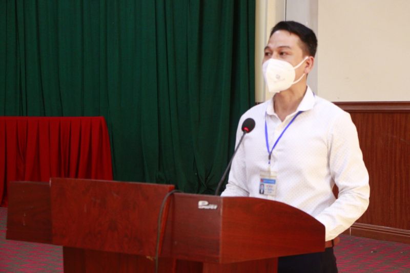 Đồng chí Trần Quốc Oai, Bí thư Đảng ủy xã Đại Áng phát biểu cảm ơn Chi bộ và Báo Phụ nữ Thủ đô