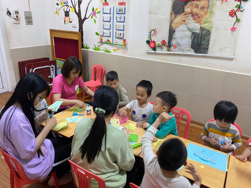 Một buổi học tại trung tâm chuyên biệt dành cho các em nhỏ tự kỷ