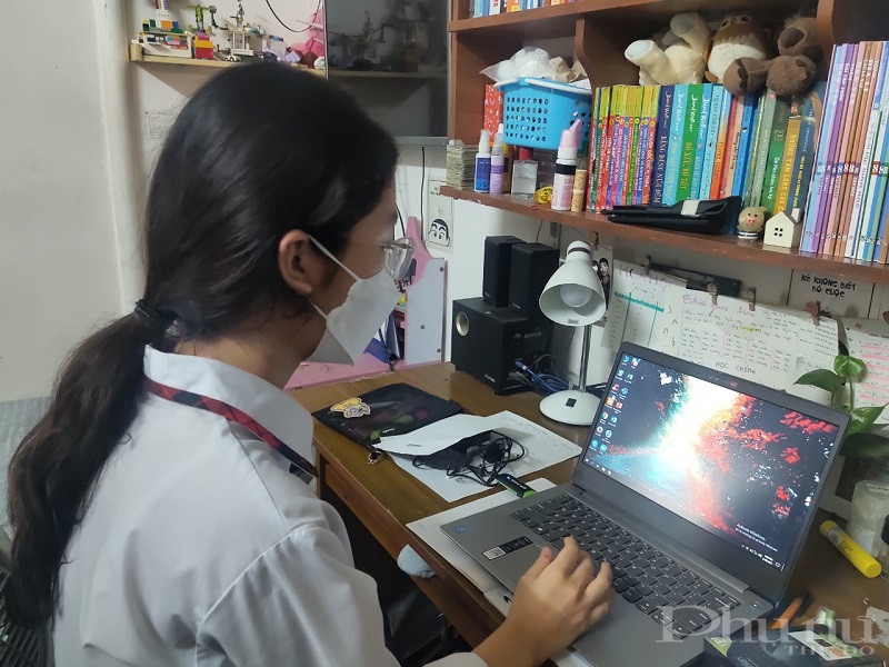 Món quà là chiếc máy tính xách tay mới sẽ giúp các em học tập trực tuyến được tốt hơn nhất là trong thời gian dịch bệnh còn diễn biến phức tạp Món quà là chiếc máy tính xách tay mới sẽ giúp các em học tập trực tuyến được tốt hơn nhất là trong thời gian dịch bệnh còn diễn biến phức tạp