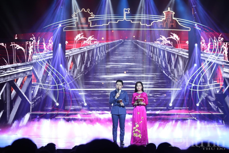 BTV, MC Nguyễn Anh Đức tại một chương trình truyền hình trực tiếp.