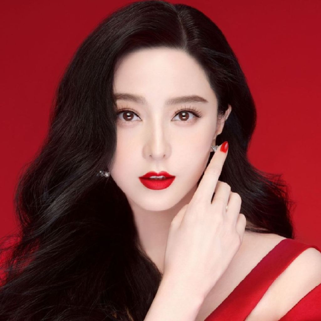 Phạm Băng Băng bị phong sát vì trốn thuế gần 900 triệu tệ năm 2018. Phạm Băng Băng bị phong sát vì trốn thuế gần 900 triệu tệ năm 2018.