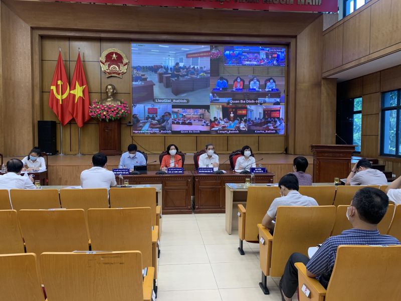 Quang cảnh buổi tiếp xúc cử tri