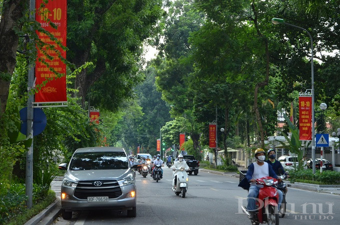 Áp phích trang trí làm nổi bật cả một con phố