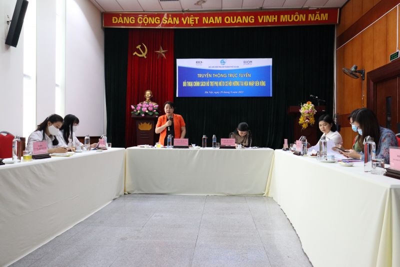 Bà Đào Thị Vi Phương, Phó ban Chính sách Luật pháp, Hội LHPN Việt Nam và bà Nguyễn Thị Thu Thủy, Phó Chủ tịch Hội LHPN Hà Nội đồng chủ trì buổi truyền thông trực tuyến  Bà Đào Thị Vi Phương, Phó ban Chính sách Luật pháp, Hội LHPN Việt Nam và bà Nguyễn Thị Thu Thủy, Phó Chủ tịch Hội LHPN Hà Nội đồng chủ trì buổi truyền thông trực tuyến