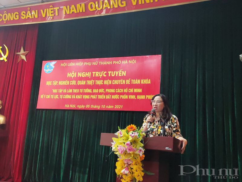 B&aacute;o c&aacute;o vi&ecirc;n tại hội nghị