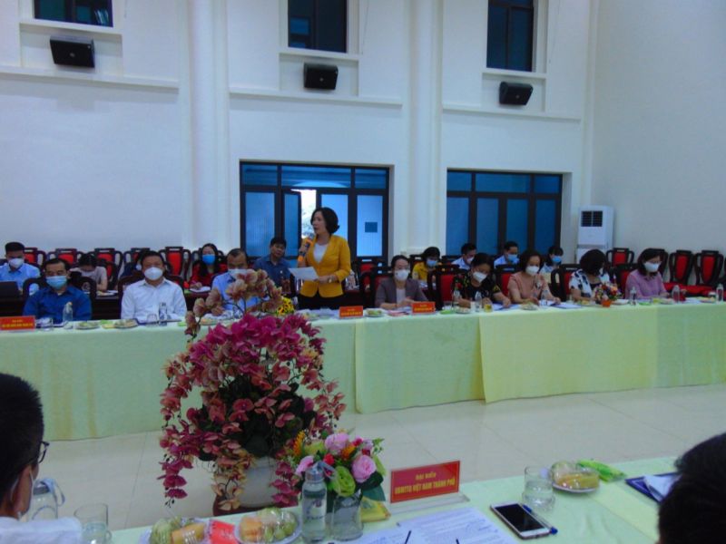 Đồng chí Lê Kim Anh, Chủ tịch Hội LHPN Hà Nội tham luận Đồng chí Lê Kim Anh, Chủ tịch Hội LHPN Hà Nội tham luận