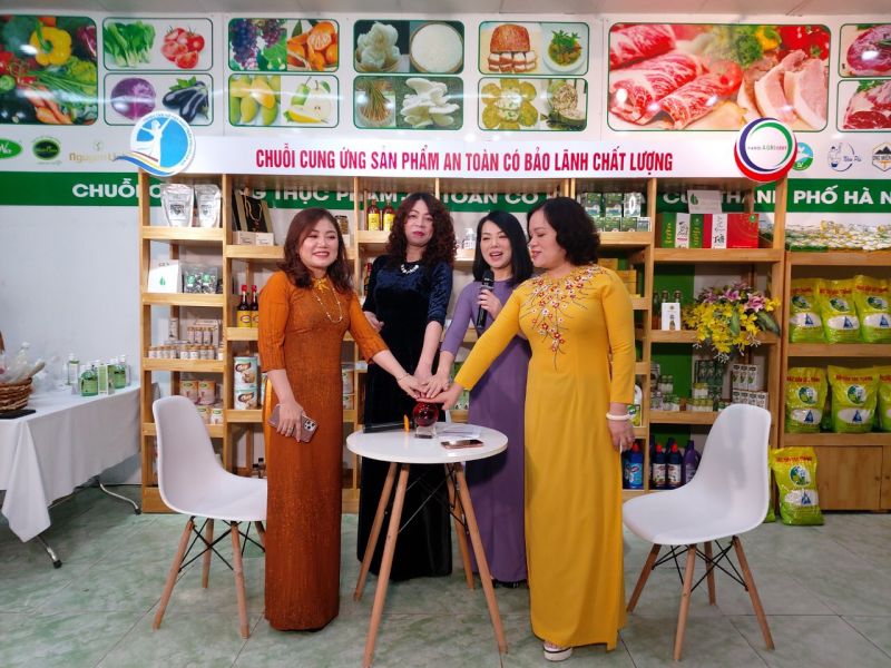 Các nữ doanh nhân ấn nút khởi động diễn đàn Women can do - Phụ nữ làm được