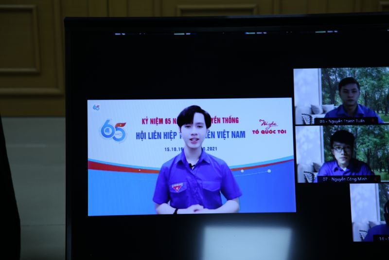 Với nền tảng kiến thức sâu rộng, vững chắc, khả năng hùng biện cũng như phản biện sắc sảo, thí sinh Vũ Hoàng Ngọc, sinh viên năm nhất (Đại học Bách Khoa Hà Nội) đã giành giải Nhất cuộc thi