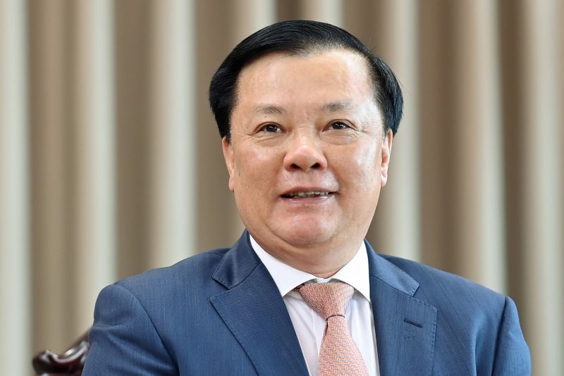 Đồng chí Đinh Tiến Dũng - Ủy viên Bộ Chính trị, Bí thư Thành ủy, Trưởng đoàn Đại biểu Quốc hội TP Hà Nội. Đồng chí Đinh Tiến Dũng - Ủy viên Bộ Chính trị, Bí thư Thành ủy, Trưởng đoàn Đại biểu Quốc hội TP Hà Nội.