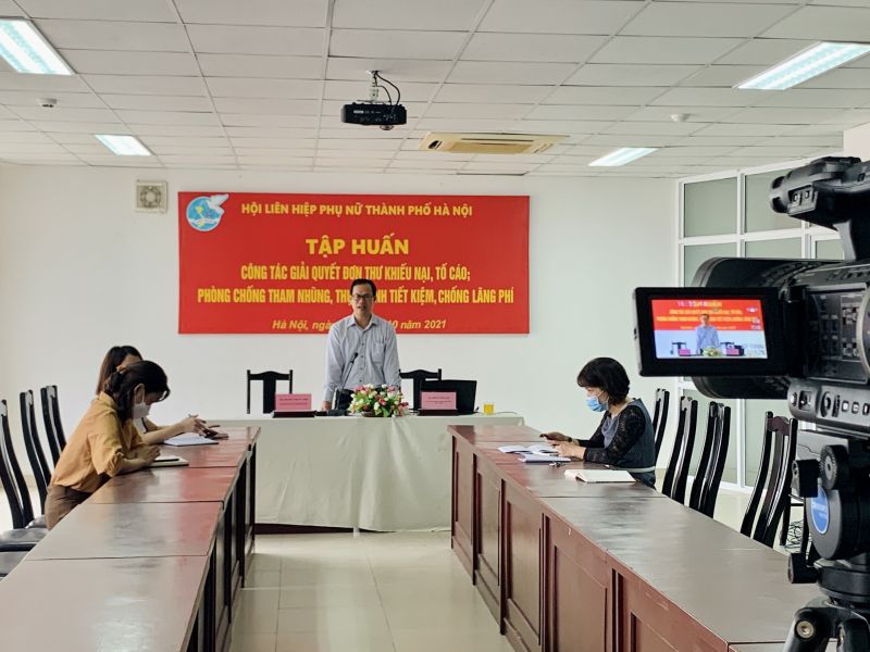 Báo cáo viên trình bày tại Hội nghị Báo cáo viên trình bày tại Hội nghị