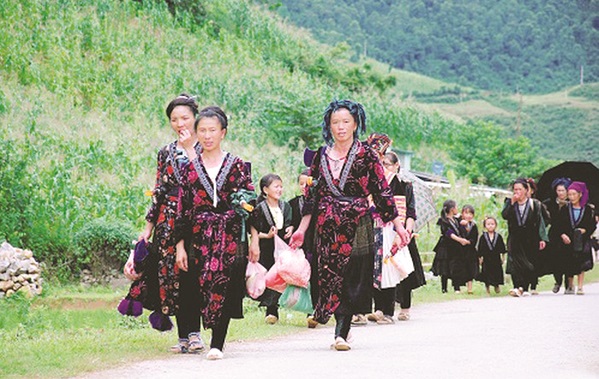 Lao động nữ di cư người dân tộc thiểu số 	(ảnh: Int) Lao động nữ di cư người dân tộc thiểu số 	(ảnh: Int)