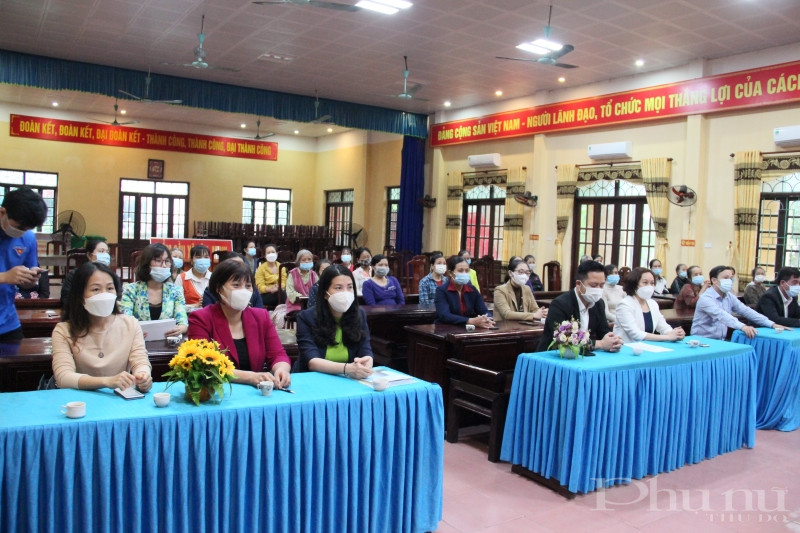 Quang cảnh buổi thăm, tặng quà.