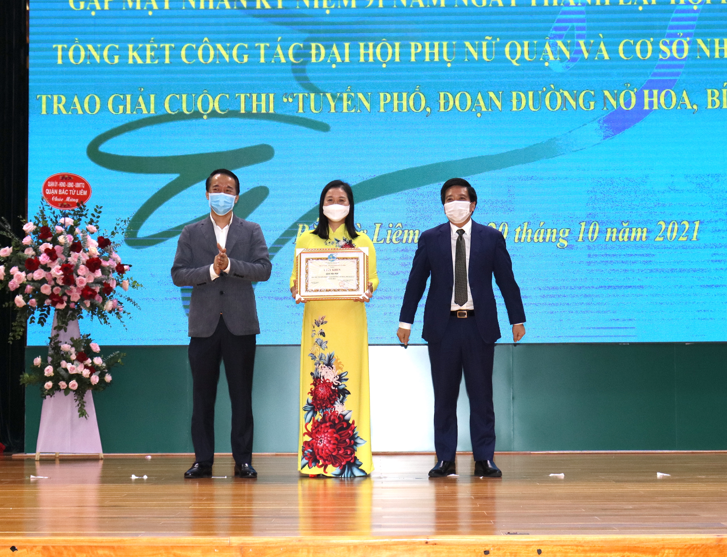 Giải đặc biệt cuộc thi tuyến phố, đoạn đường phụ nữ tự quản nở hoa, bích họa" năm 2021 thuộc về Hội LHPN phường Xuân Đỉnh