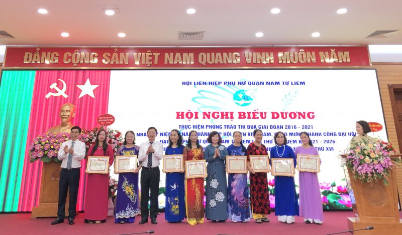 Các tập thể và cá nhân có thành tích