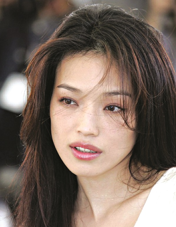 Chuy&ecirc;n nghiệp trong c&ocirc;ng việc, Thư Kỳ nhận được sự y&ecirc;u th&iacute;ch của c&aacute;c đạo diễn nổi tiếng.