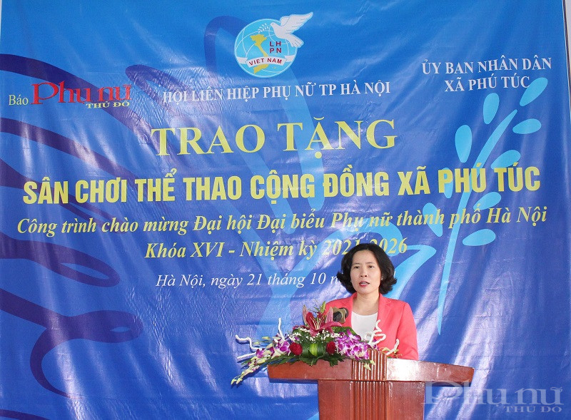 Đồng chí Lê Kim Anh - Chủ tịch Hội LHPN Hà Nội phát biểu tại chương trình