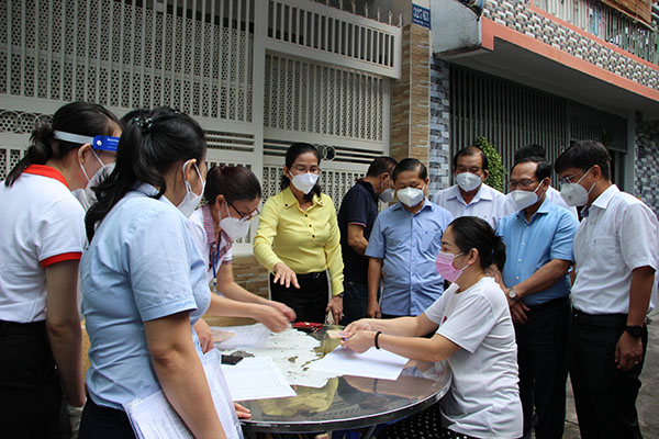 Thứ trưởng Bộ LĐTB&XH Lê Tấn Dũng cùng Tổ công tác đặc biệt của Bộ tại các tỉnh, thành phố phía Nam kiểm tra công tác chi trả hỗ trợ cho người dân TPHCM Thứ trưởng Bộ LĐTB&XH Lê Tấn Dũng cùng Tổ công tác đặc biệt của Bộ tại các tỉnh, thành phố phía Nam kiểm tra công tác chi trả hỗ trợ cho người dân TPHCM