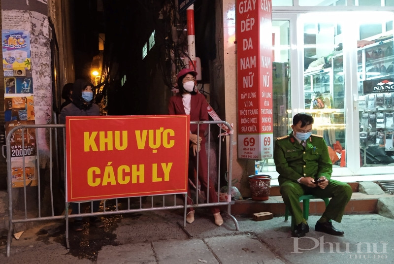 Khu vực cách ly tại ngõ Giáp Bát. Khu vực cách ly tại ngõ Giáp Bát.