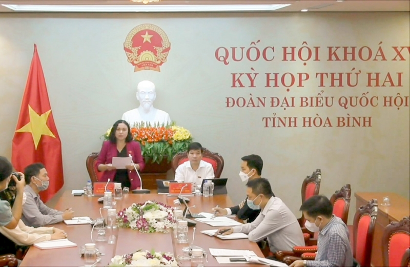 Đại biểu Đặng Bích Ngọc- Đoàn ĐBQH tỉnh Hòa Bình, thảo luận trực tuyến tại điểm cầu Hòa Bình. Đại biểu Đặng Bích Ngọc- Đoàn ĐBQH tỉnh Hòa Bình, thảo luận trực tuyến tại điểm cầu Hòa Bình.