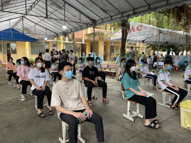 Các em học sinh được bố trí giãn cách đúng quy định. Các em học sinh được bố trí giãn cách đúng quy định.