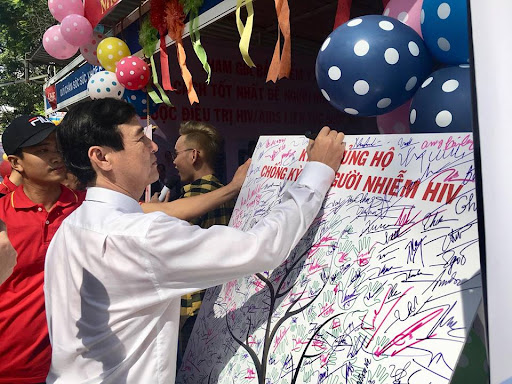 “Không kỳ thị phân biệt đối xử với người nhiễm” – một thông điệp được lặp lại rất nhiều trong hầu hết các hoạt động truyền thông phòng, chống HIV/AIDS