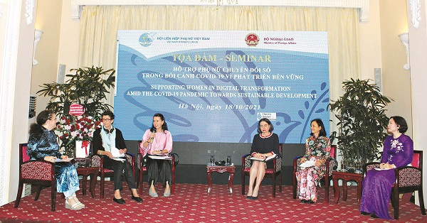 C&aacute;c đại biểu tham gia buổi tọa đ&agrave;m.