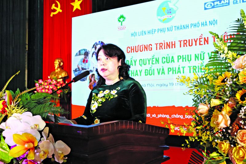 Đồng chí Nguyễn Thị Thu Thuỷ, Phó Chủ tịch Thường trực Hội LHPN TP Hà Nội phát biểu tại Chương trình truyề̀n thông “Thúc đẩy quyền của phụ nữ và trẻ em gái để thay đổi và phát triển bền vững”.